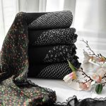 شال وارداتی سوپرنخ برشکا حاشیه گیپور  سفید مشکی